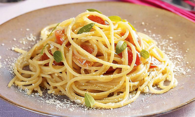 Espaguete com Tomate-cereja e Requeijão