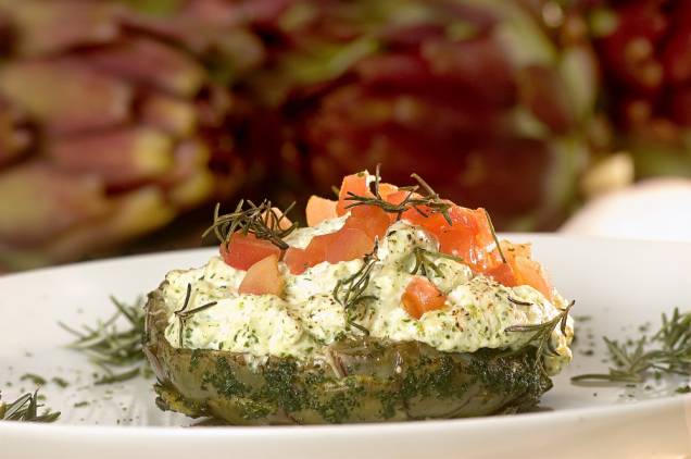 Fundo de alcachofra com pasta de ervas: delicioso sabor Fundo de alcachofra com pasta de ervas: delicioso sabor