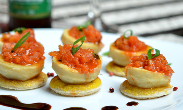 Fundo de Alcachofra com tomates crocantes