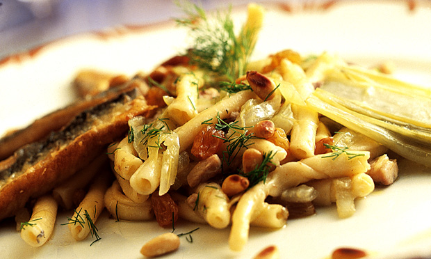 Fusilli com sardinha e erva-doce