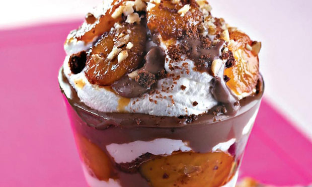 Gelado de banana caramelada com chocolate