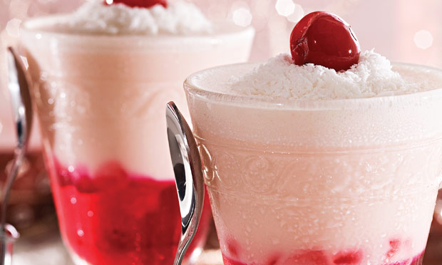 Taça de gelatina de cereja e Maria-mole Taça de gelatina de cereja e Maria-mole