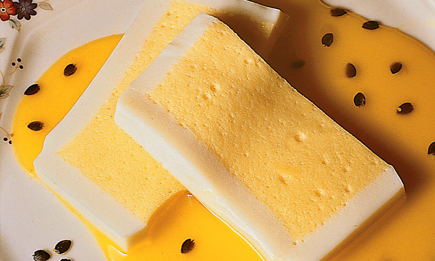 Gelatina de maracujá com calda Gelatina de maracujá com calda