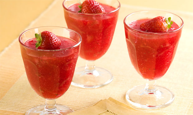 Gelatina com purê de morango Gelatina com purê de morango