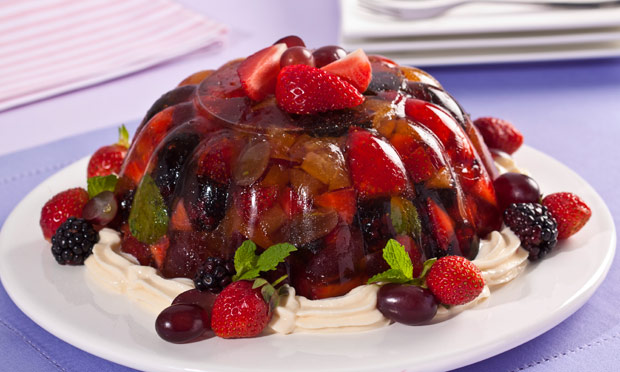 Gelatina refrescante de frutas vermelhas e maracujá Gelatina refrescante de frutas vermelhas e maracujá