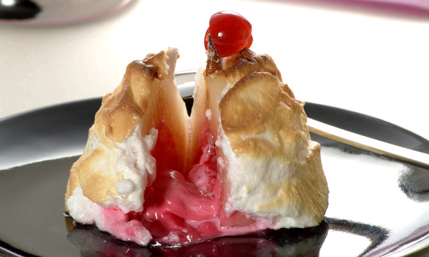 Genoise com pera e merengue (seios de Vênus) Genoise com pera e merengue (seios de Vênus)