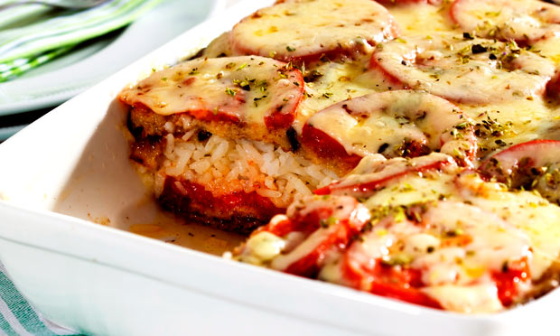 Gratinado de arroz e berinjela à parmegiana: para uma refeição completa! Gratinado de arroz e berinjela à parmegiana: para uma refeição completa!