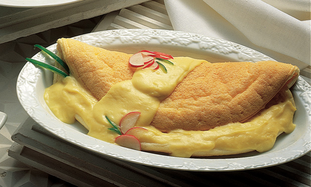 Omelete com Molho de Queijo Omelete com Molho de Queijo