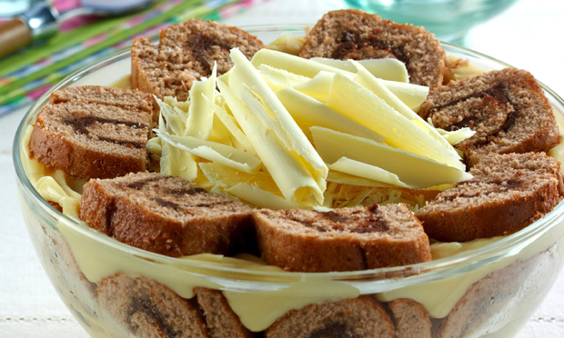 Pavê de chocolate branco e rocambole Pavê de chocolate branco e rocambole