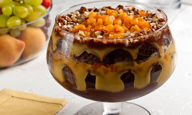 Pavê de festa com frutas secas e chocolate Pavê de festa com frutas secas e chocolate