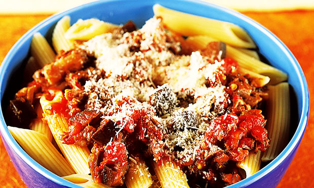 Penne com molho de berinjela e músculo: rápida e econômica, a receita perfeita para o dia-a-dia Penne com molho de berinjela e músculo: rápida e econômica, a receita perfeita para o dia-a-dia