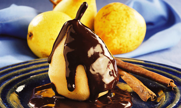 Pera com calda de chocolate Pera com calda de chocolate