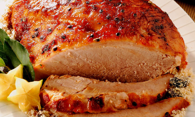 Pernil com farofa de coco e frutas secas Pernil com farofa de coco e frutas secas