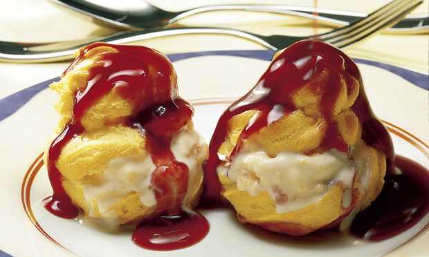 Profiterole com sorvete de creme