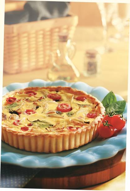 Quiche de batata, tomate e manjericão