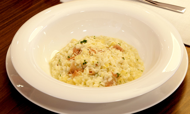 Risoto de alcachofra e presunto cru