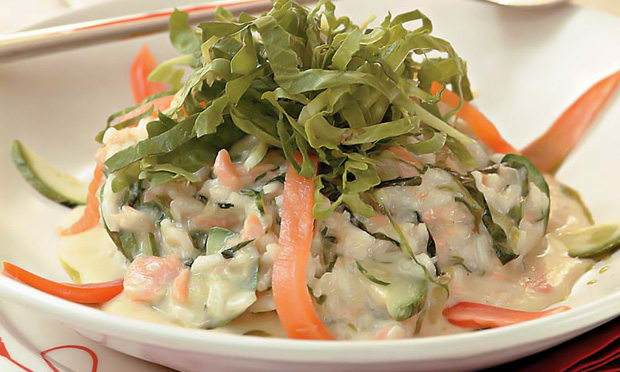 Risoto de abobrinha, salmão e escarola