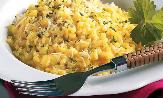 Risoto de queijo e açafrão