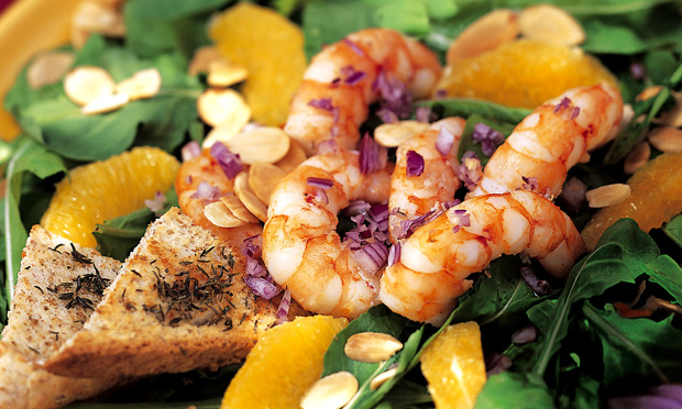 Salada de rúcula com camarão