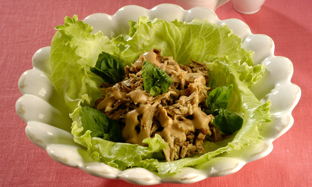 Salada de frango com amendoim