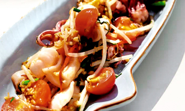 Salada Thai de lula Salada Thai de lula