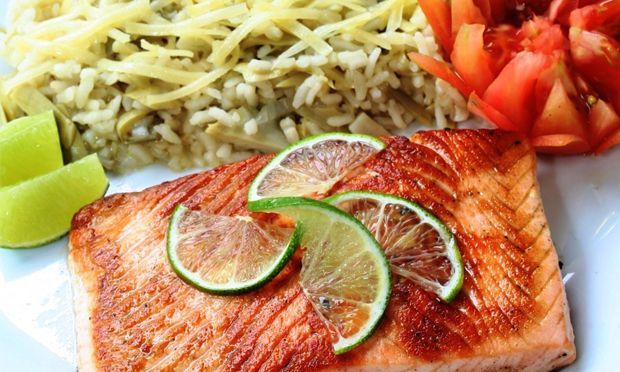 Salmão com risoto de alcachofra