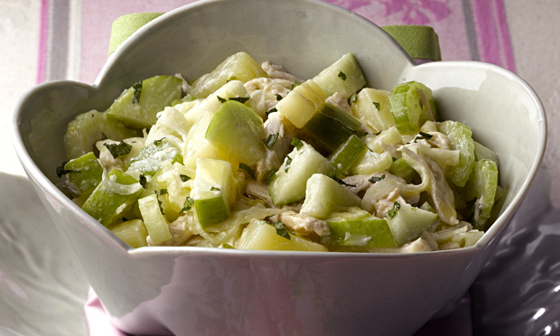 Salpicão de maçã verde e peito de peru ao molho de iogurte