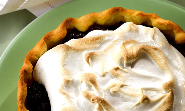 Torta de ameixa com merengue Torta de ameixa com merengue