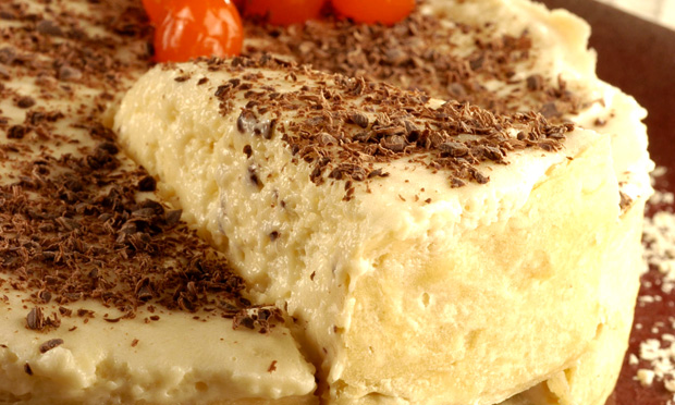 Torta de chocolate branco com maracujá Torta de chocolate branco com maracujá