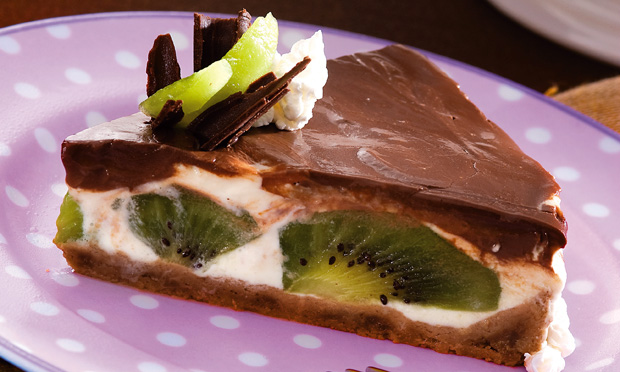 Torta de chocolate com frutas Torta de chocolate com frutas