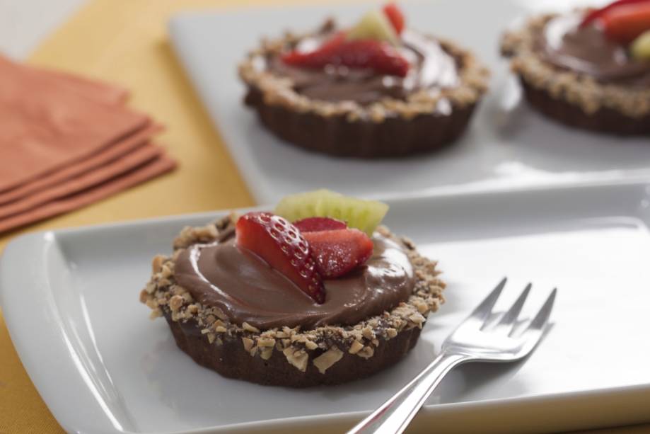 Tortinha de chocolate e frutas