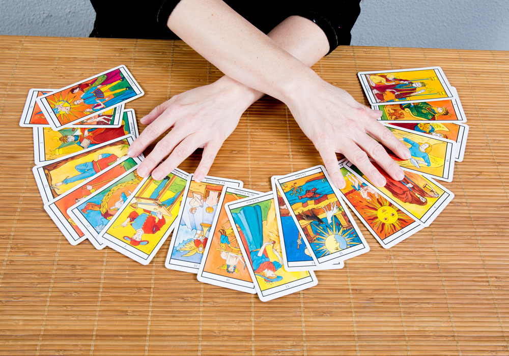 14 jogos de Tarot que mesmo quem não sabe ler as cartas vai querer ter