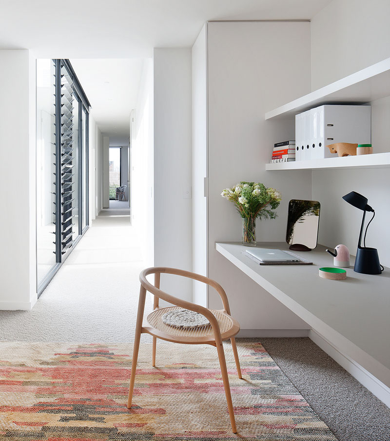 6 home offices que se encaixaram no corredor