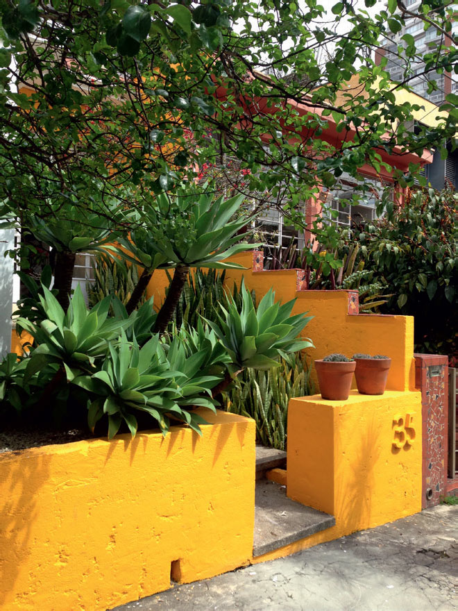 Tend&ecirc;ncia: como usar amarelo e tons neutros na casa
