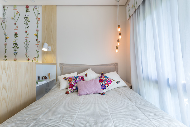 Inspira&ccedil;&atilde;o do dia: quarto para descansar e estudar com d&eacute;cor florido