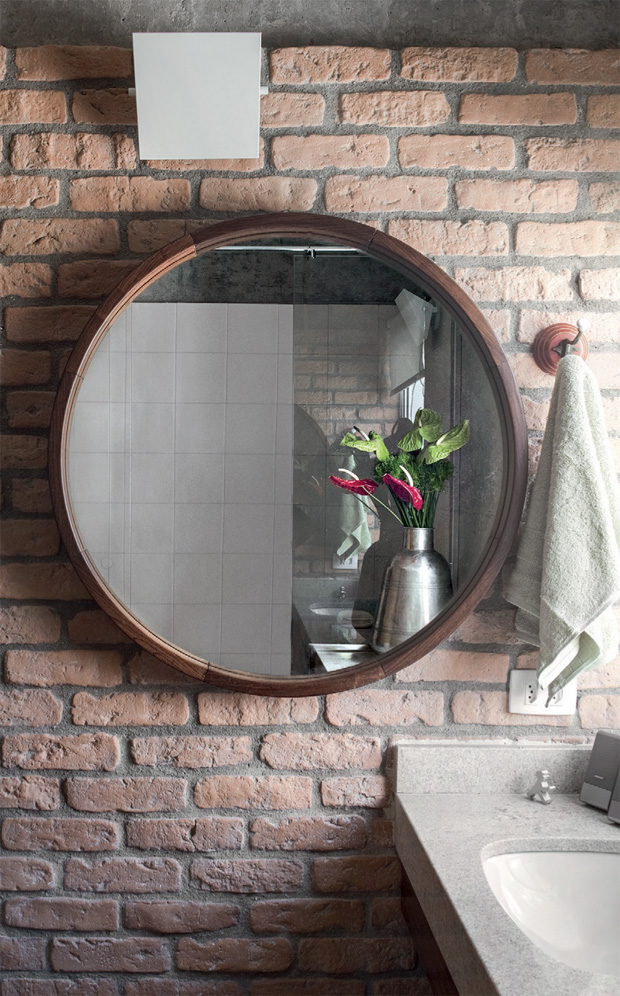 Banheiros pequenos e bem resolvidos