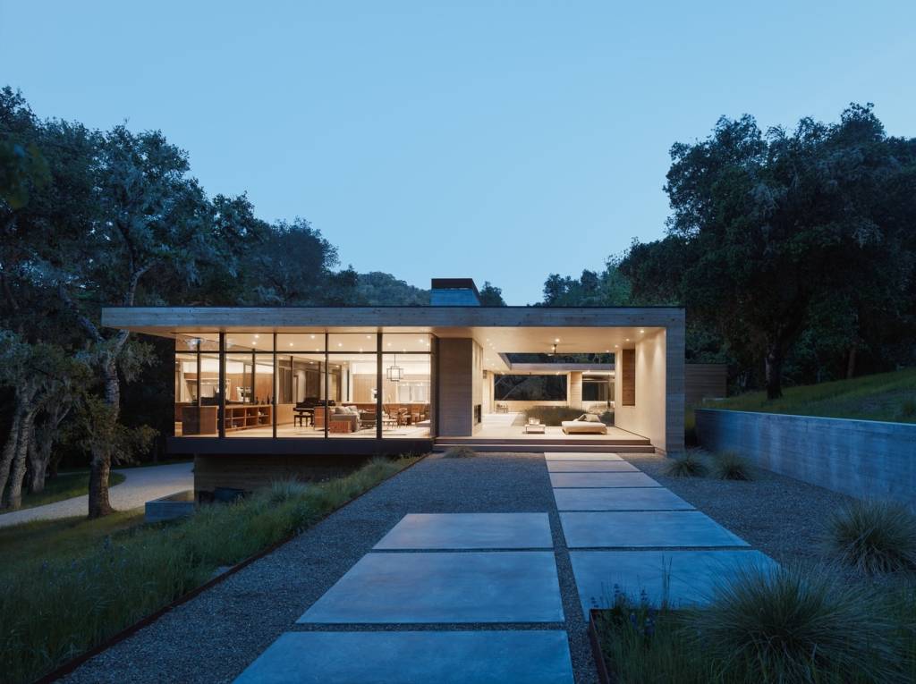 Inspiração do dia: área externa com daybed para apreciar a natureza