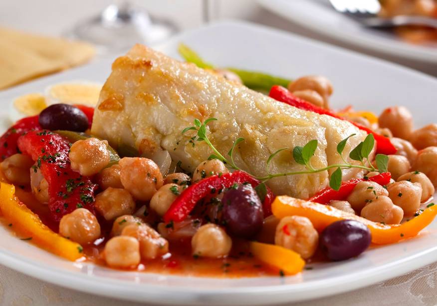 Bacalhau com grão-de-bico Bacalhau com grão-de-bico