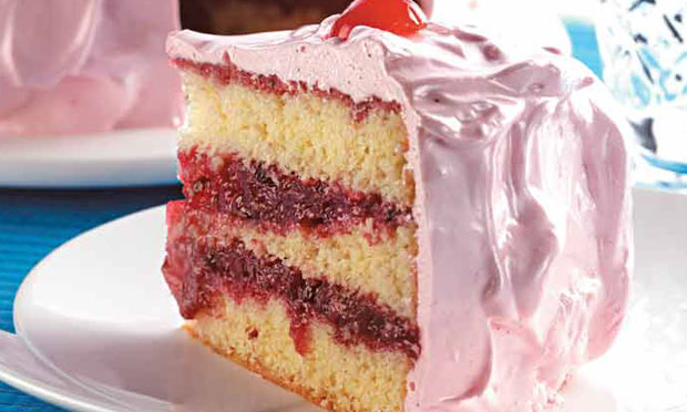 Bolo de frutas vermelhas com marshmallow de morango