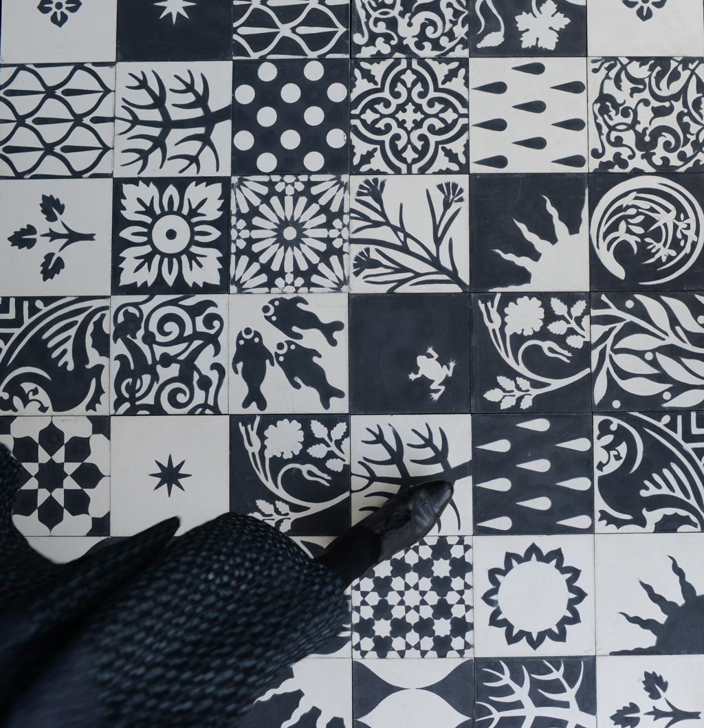 Azulejos são a plataforma de pintura de artista belga