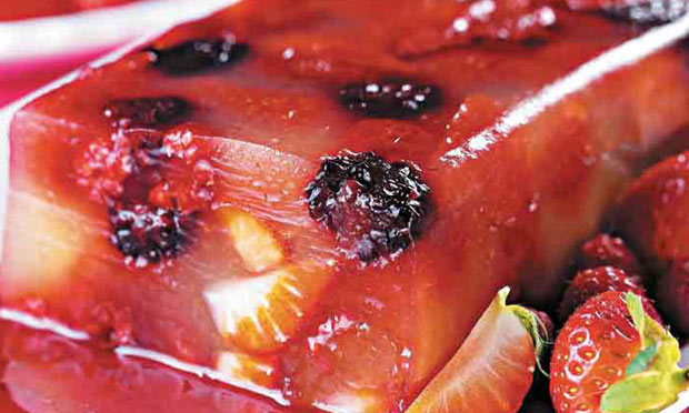 Gelatina ao rum com frutas vermelhas