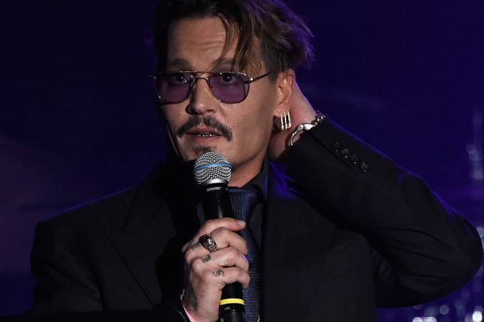 J.K. Rowling diz estar encantada com Depp em Animais Fantásticos