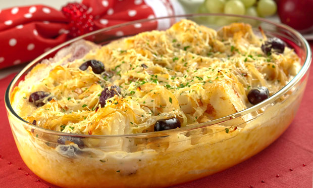 Bacalhau gratinado com creme de mandioca Bacalhau gratinado com creme de mandioca
