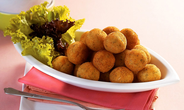 Bolinho de bacalhau e mandioca Bolinho de bacalhau e mandioca