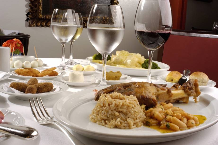 Perna de cordeiro à moda de Braga Perna de cordeiro à moda de Braga