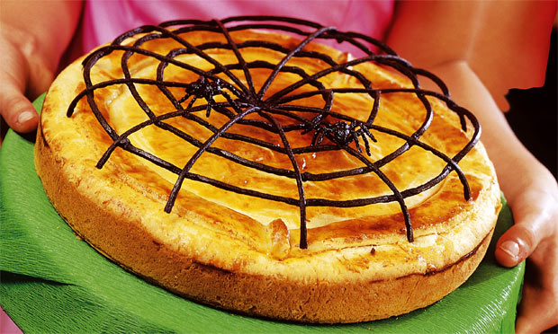 Empadão de abóbora e frango com teia de aranha Empadão de abóbora e frango com teia de aranha