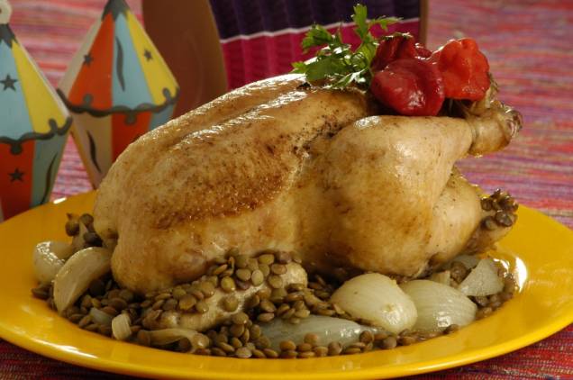 Frango assado com lentilha: tradicional das festas! Frango assado com lentilha: tradicional das festas!