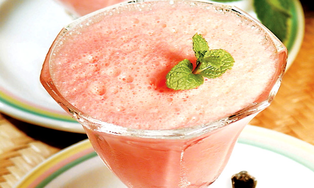 Gelatina de morango com iogurte Gelatina de morango com iogurte