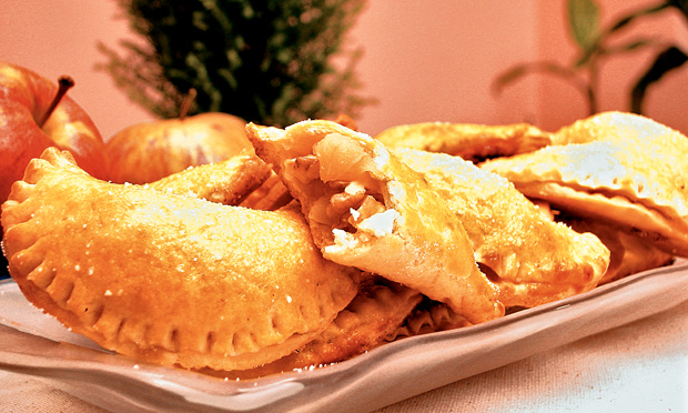 Pastelzinho de maçã e nozes Pastelzinho de maçã e nozes