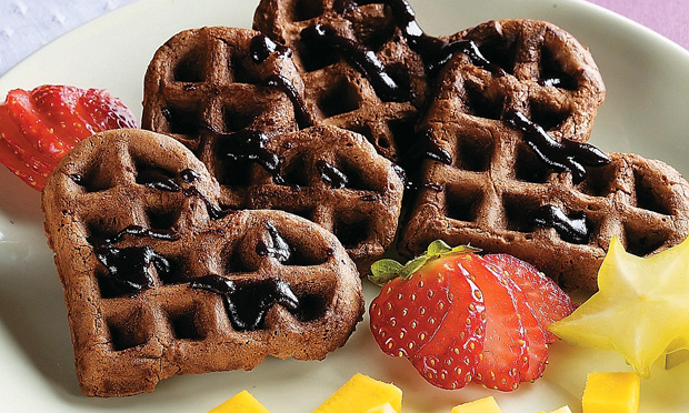 Waffle de chocolate com frutas